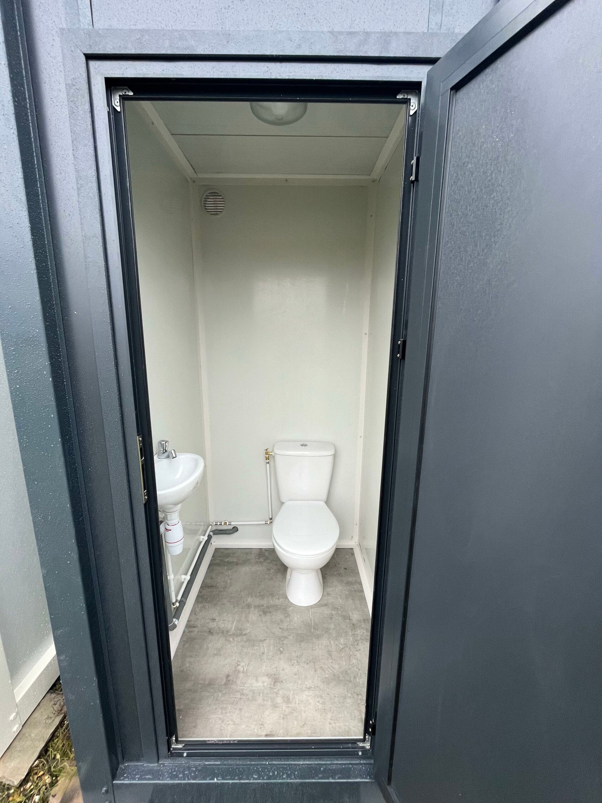 Eenvoudige sanitaire module voor het toilet met wastafel voor obra